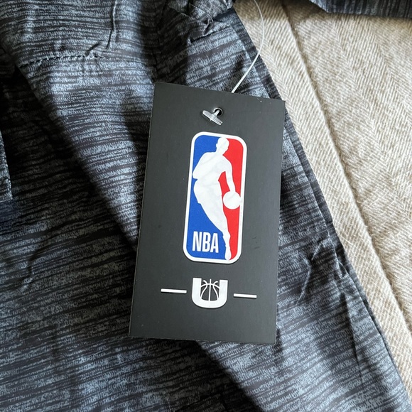 Lakers Windbreaker. - Picture 3 of 10